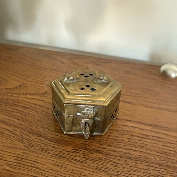 VTG Brass Octagon Cricket Box Handle & Hinged Lid For Trinket Incense Potpourri - Picture 1 of 9